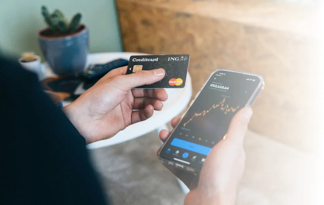 返金が交換に：スマートフォンとカードのイメージ